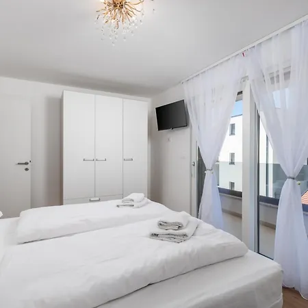 Stella & Gloria Apartman *